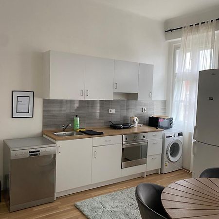 Roomy Apartment Close To Palmovka Prague Exterior photo